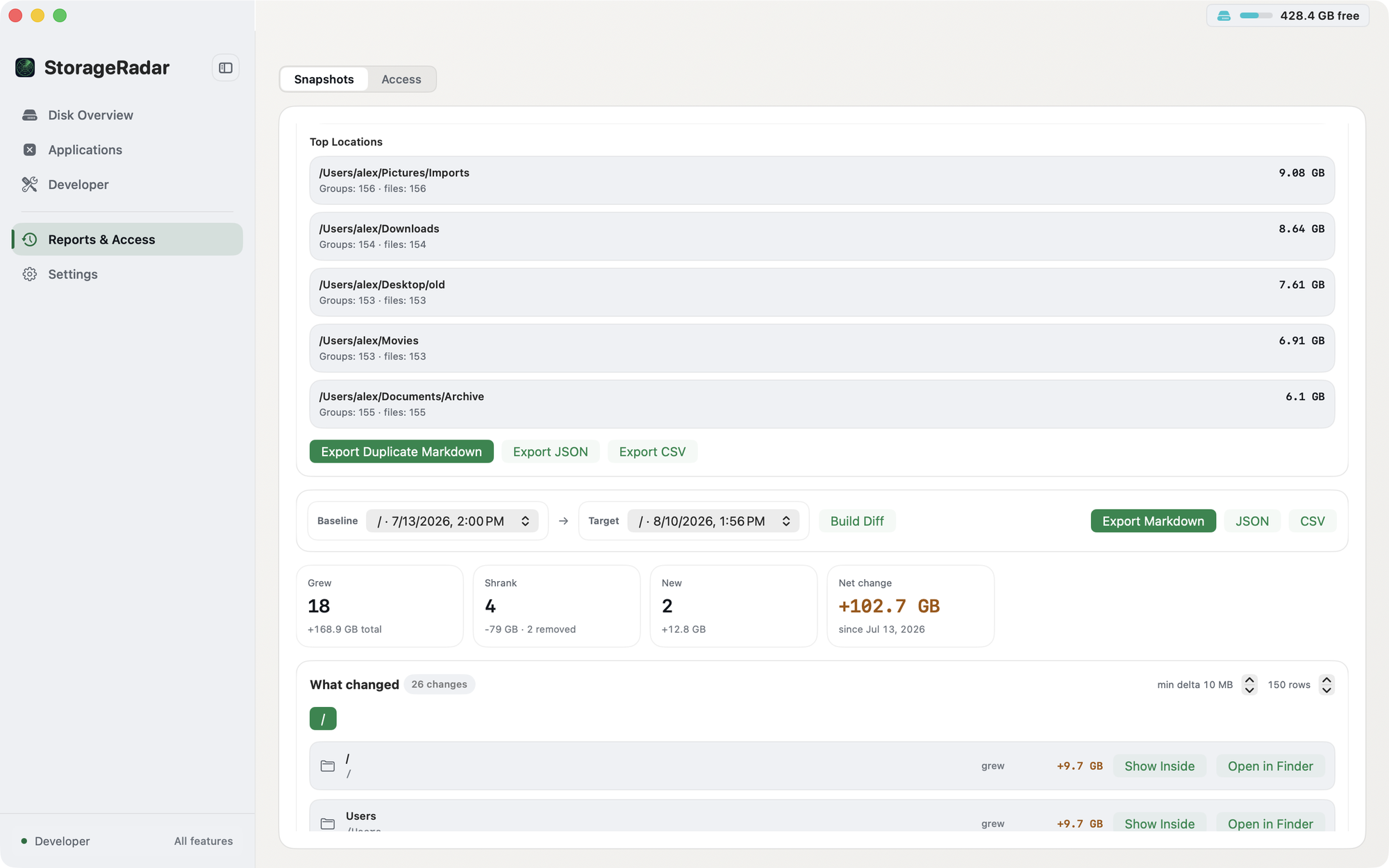 Onglet Snapshots de StorageRadar dans Reports & Access : liste Top Locations, Baseline 13/07/2026 et Target 10/08/2026 avec Build Diff, cartes Grew 18, Shrank 4, New 2 et Net change +102,7 Go, et liste What changed avec Show Inside et Open in Finder